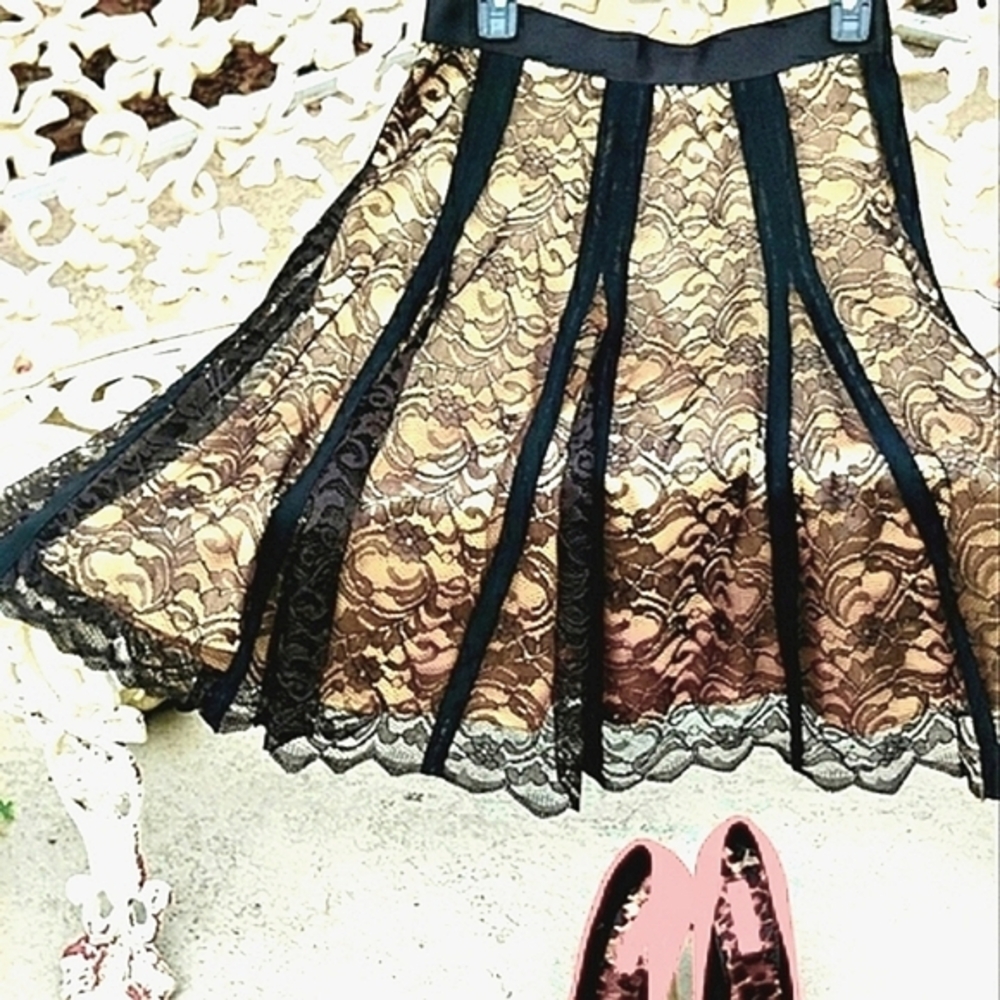 Lace and ribbon skirt - Picture 2 of 9